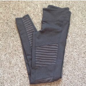 Alo Yoga Moto Leggings